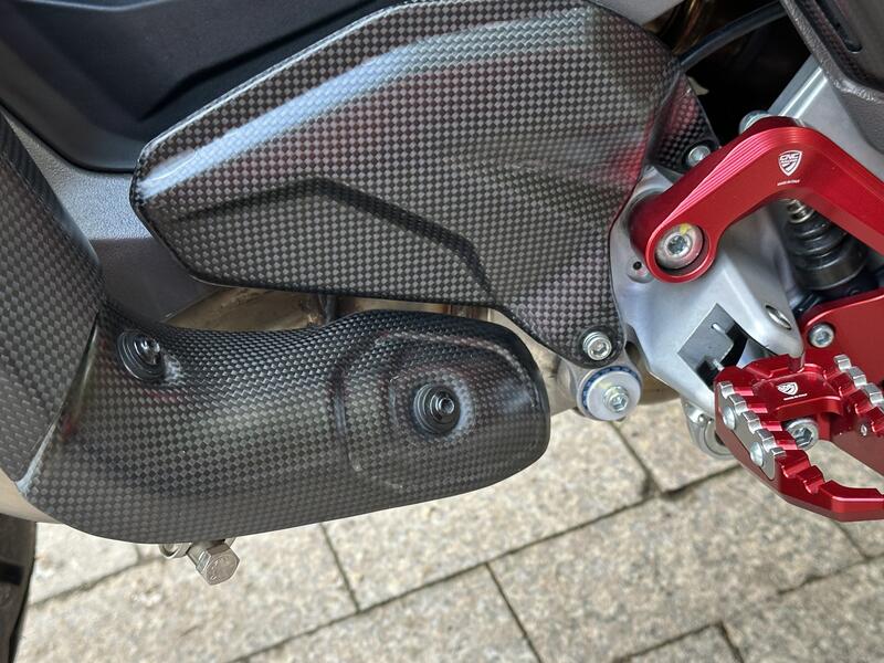 Paracalore collettori in carbonio per Ducati Multistrada V4 MY2025