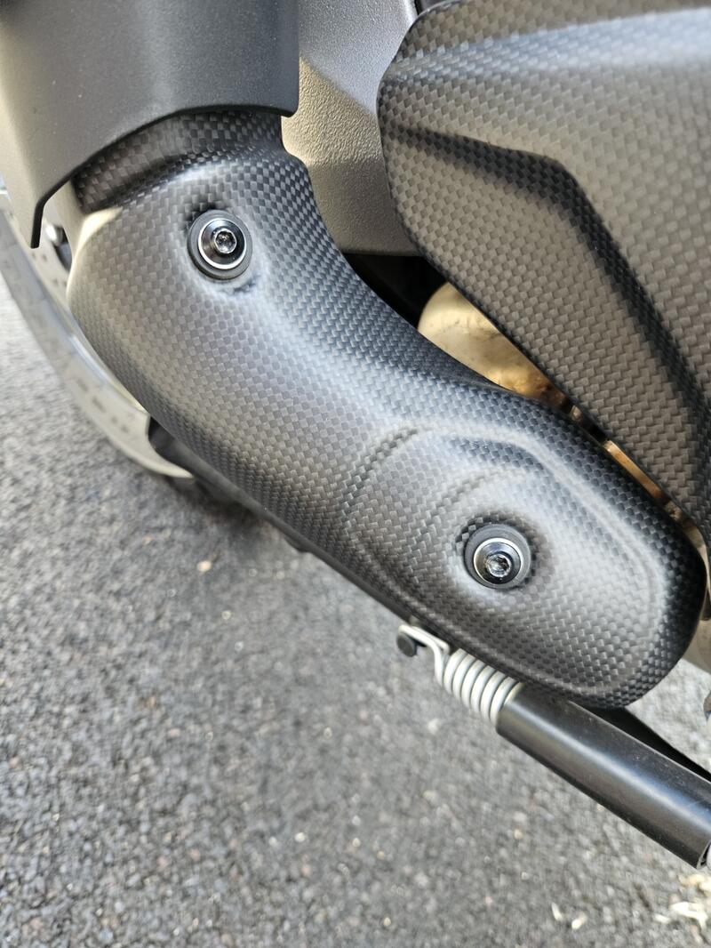 Paracalore collettori in carbonio per Ducati Multistrada V4 MY2025