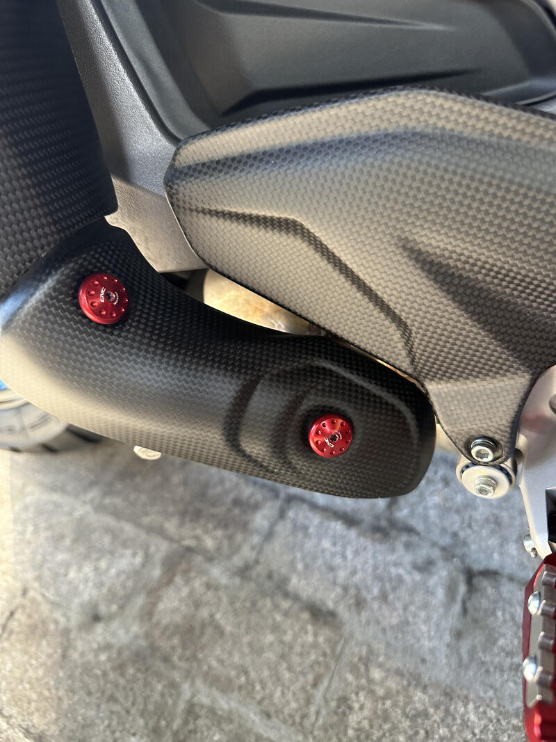 Exhaust lower pipes heat guard in carbon for Ducati Multistrada V4 MY2025
