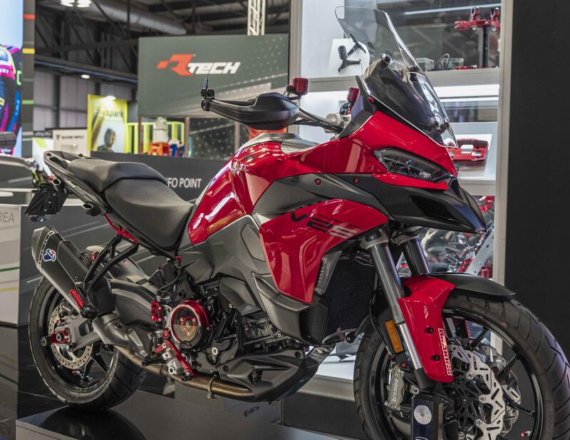 Engine lower protector in carbon for Ducati Multistrada V2 MY2025