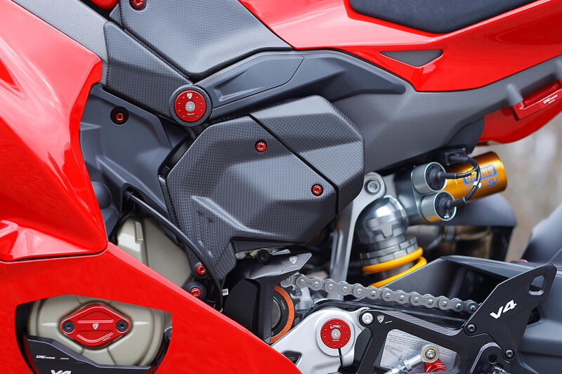 Left Engine Cover Ducati Panigale V4 (MY2025) &ndash; Plain Weave Carbon, Matte Finish, Plug & Play