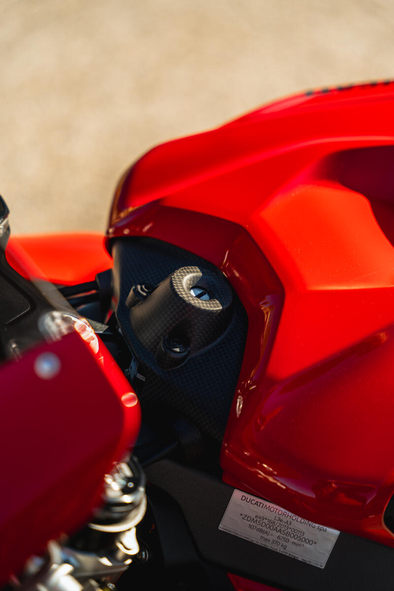 Ignition switch cover Ducati Panigale V4 - Carbon