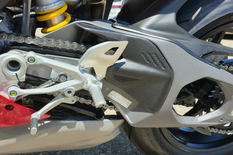 Cover forcellone Ducati Panigale V4 Streetfighter V4 MY2025 - carbonio