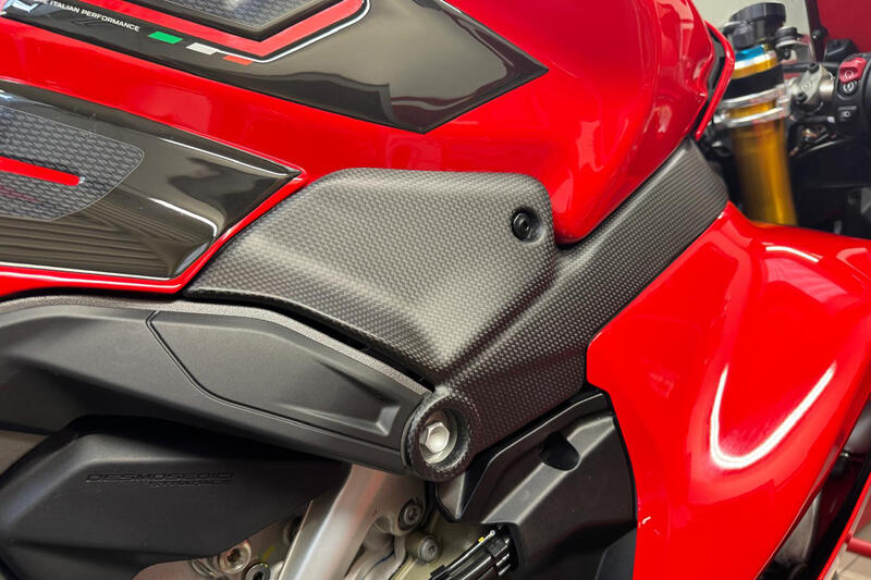 Tank lower covers left and right Ducati Panigale V4 - Carbon