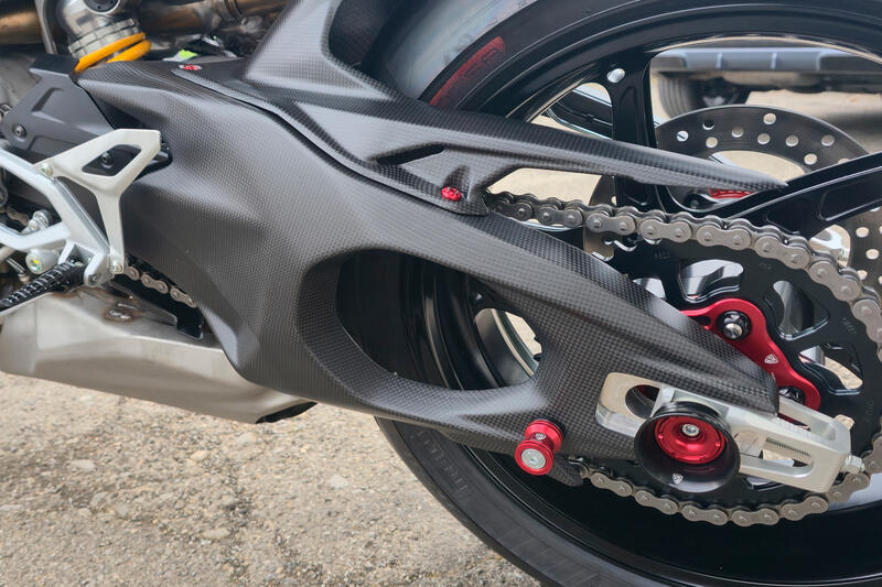 Cover Forcellone Destra e Sinistra in Carbonio &ndash; Ducati Panigale V4 / Streetfighter V4 2025