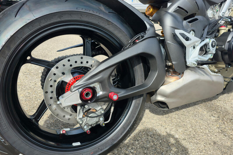 Cover Forcellone Destra e Sinistra in Carbonio &ndash; Ducati Panigale V4 / Streetfighter V4 2025
