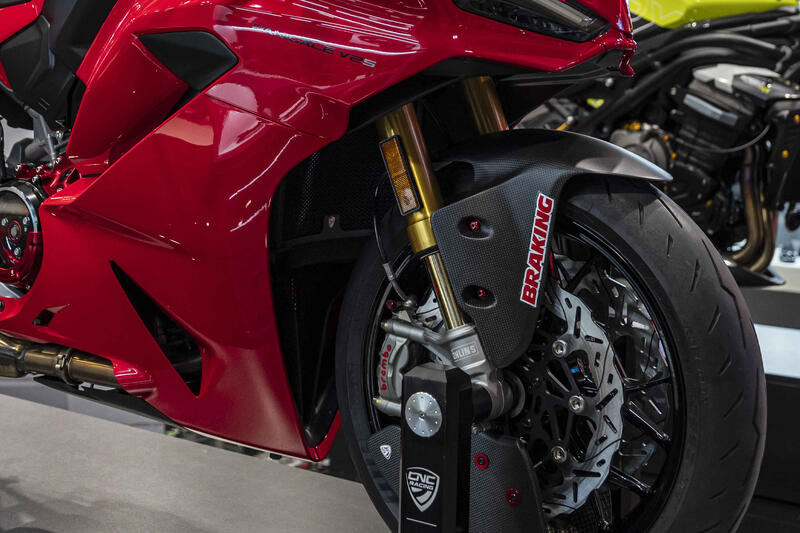 Carbon front fender for Ducati Panigale V2 and Streetfighter V2