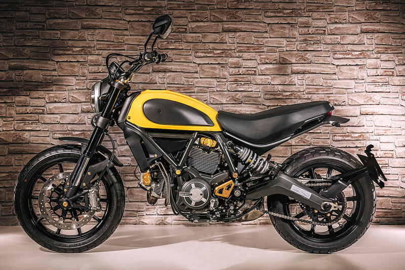 Protezione serbatoio in carbonio opaco Ducati Scrambler