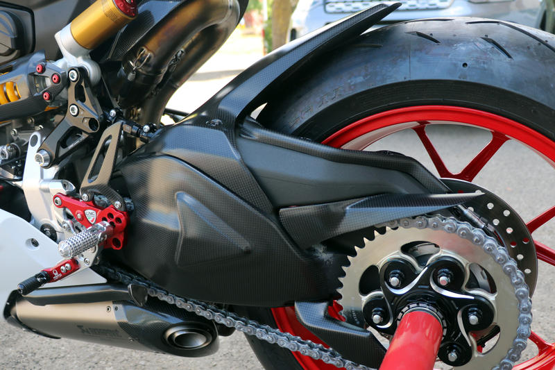 Protection upper chain carbon Ducati SBK Panigale series