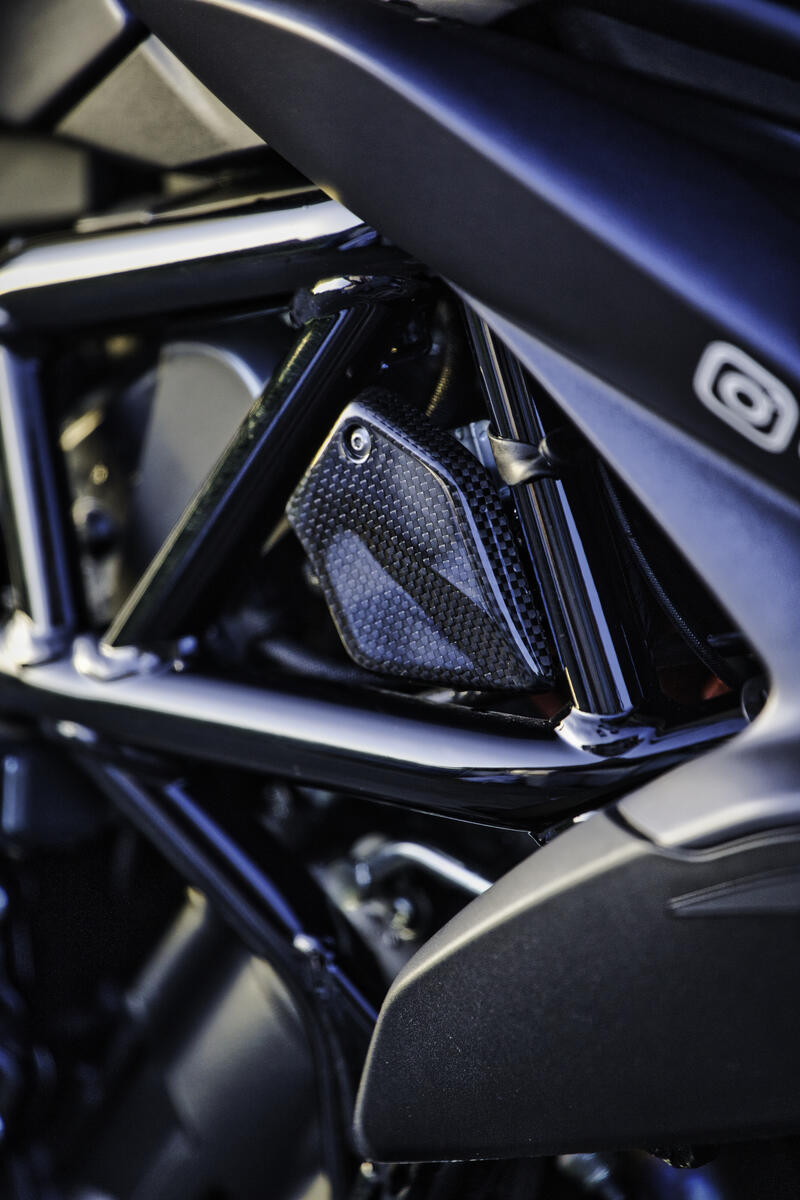 Cover teleruttore avviamento in carbonio MV Agusta