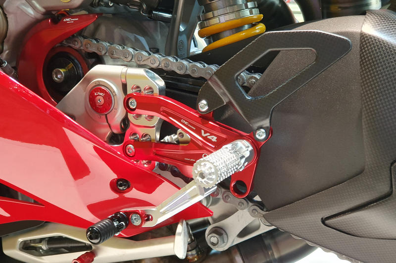 Paratacchi per pedane pilota Ducati Panigale V4 - carbonio
