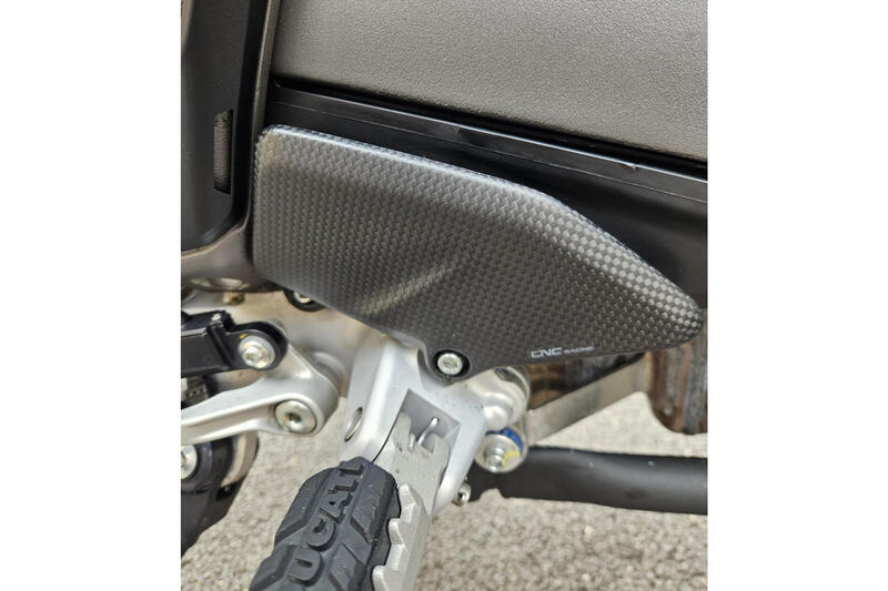 Kit coppia di paratacchi Ducati Multistrada V4 in carbonio