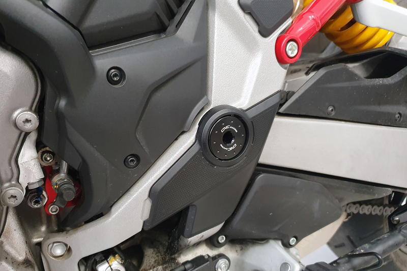 Central bolt kit for OEM rearsets Ducati Multistrada V4 - Diavel V4 Black