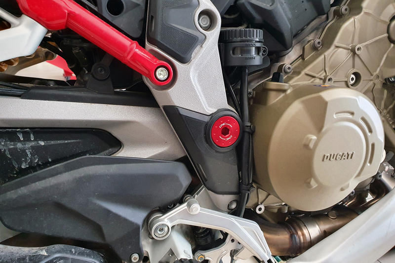Central bolt kit for OEM rearsets Ducati Multistrada V4 - Diavel V4 Red