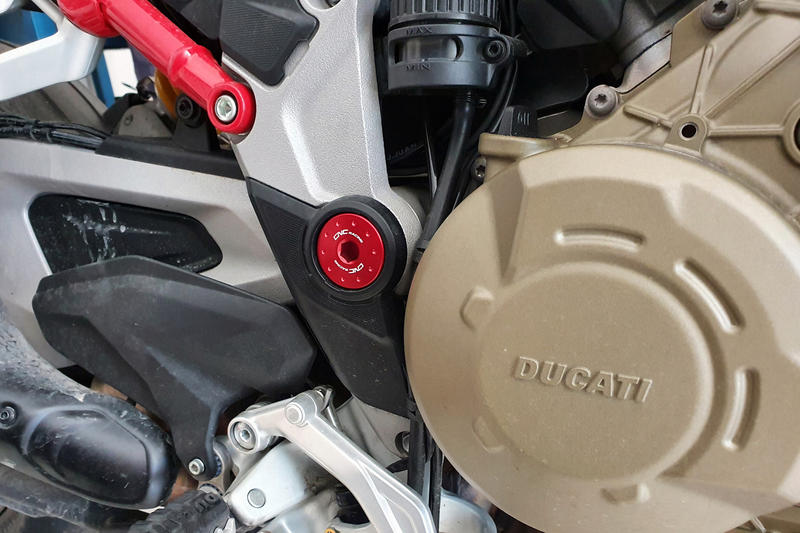 Central bolt kit for OEM rearsets Ducati Multistrada V4 - Diavel V4 Red