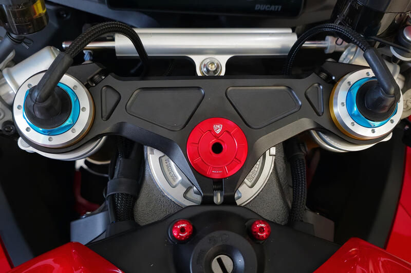 Triple clamps - top plate nut cap Ducati Red